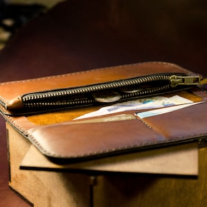 Cartera de motociclista para hombre, billetera elegante para él, billetera larga de cuero para camionero, billetera de viaje de cuero marrón, regalo personalizado para novio imagen 6