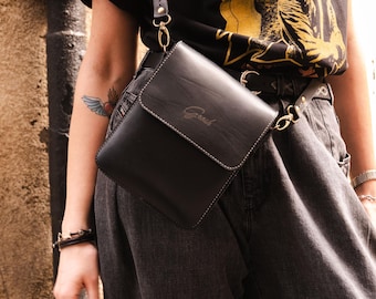 Hand Stitched Black Leather Crossbody Bag: Minimalist Everyday Shoulder Bag