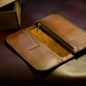 Cartera de motociclista para hombre, billetera elegante para él, billetera larga de cuero para camionero, billetera de viaje de cuero marrón, regalo personalizado para novio imagen 8