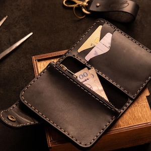 Cartera de motociclista mediana para hombre, Cartera de motociclista de cuero hecha a mano, Cartera de cuero negra, Regalo artesanal personalizado, Cartera pequeña con cremallera