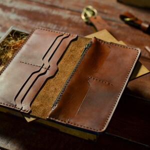 Cartera de cuero larga personalizada para hombre, cartera de cuero marrón de viaje grabada personalizada, regalo para él, novio imagen 7