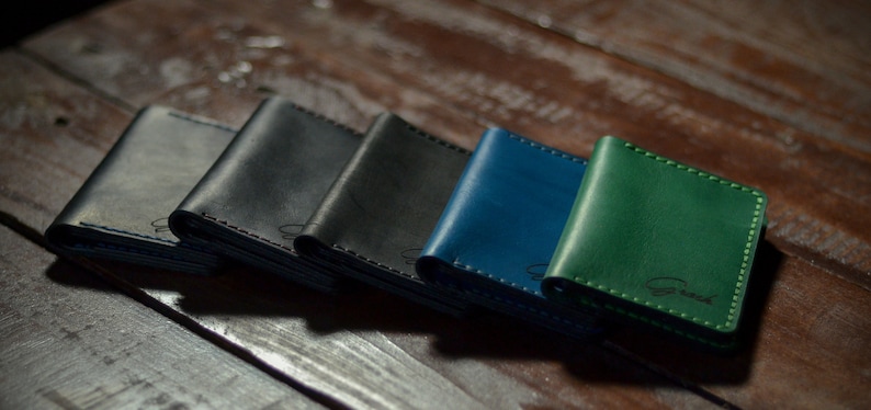 Cartera titular de tarjeta verde, pequeños regalos de padrinos de boda, titular de tarjeta de crédito personalizado, estuche de tarjeta de bolsillo frontal bi plegable, billetera minimalista para hombres imagen 8