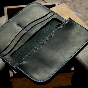 Schwarze Monogramm Brieftasche für ihn, Trucker Brieftasche für ihn, personalisierte Leder Reisedokumente Brieftasche, kundenspezifische lederne Brieftasche