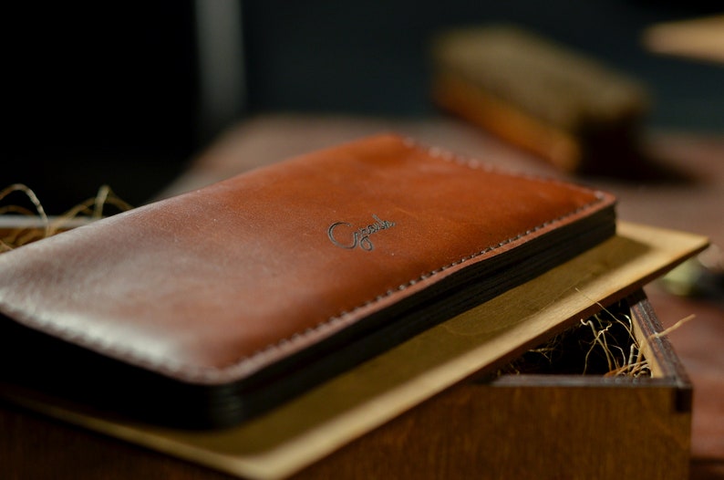 Cartera de cuero larga personalizada para hombre, cartera de cuero marrón de viaje grabada personalizada, regalo para él, novio imagen 9