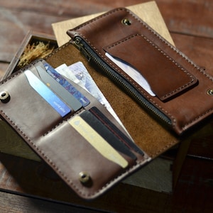 Cartera de pasaporte larga personalizada para hombres, Cartera de viaje grande y elegante para él, cartera de cuero marrón para regalo del día del padre, cartera larga para mujer