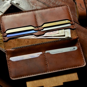 Cartera de cuero larga personalizada para hombre, cartera de cuero marrón de viaje grabada personalizada, regalo para él, novio imagen 1