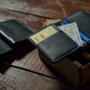 Portefeuille minimaliste pour hommes, porte-carte de crédit en cuir, portefeuille de poche avant slim, cadeau élégant pour petit ami, portefeuille pliant fait à la main pour lui image 7