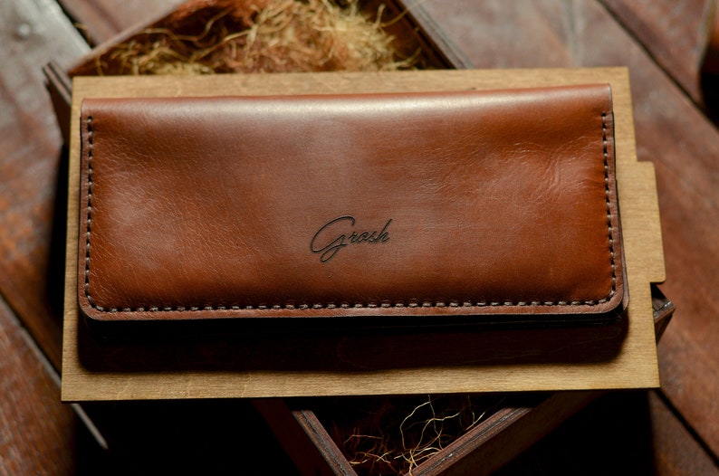 Cartera de cuero larga personalizada para hombre, cartera de cuero marrón de viaje grabada personalizada, regalo para él, novio imagen 6