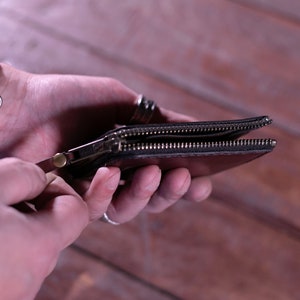 Cartera pequeña con cremallera para hombre y mujer, cartera biker con cremallera, cartera personalizada, cartera tarjetero con cremallera, cartera de viaje imagen 3