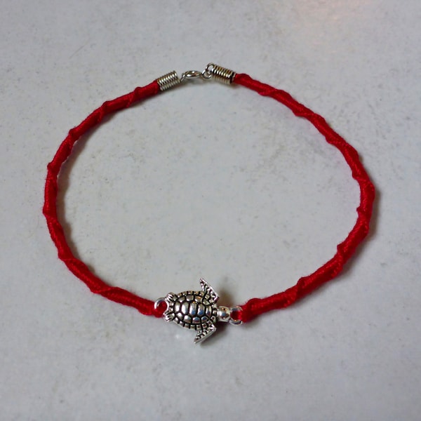 Sea turtle anklet or bracelet, knotted, silver tortoise charm - Silber Schildkröte Armbändchen Fusskettchen