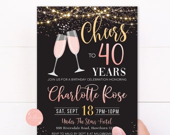 Puede incluir: Invitación negra con texto dorado y rosa, celebrando un 40 cumpleaños. Presenta copas de champán y el texto "Cheers to 40 Years". La invitación es para el cumpleaños de Charlotte Rose el 18 de septiembre.