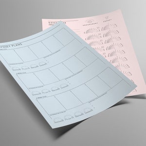 Op de afbeelding: Een blauwe en witte printbare planner met de tekst "Odyssey Plans" en "Growth Pivot & Growth Strategy" op de pagina. De planner is ontworpen om je te helpen je doelen te plannen en je voortgang bij te houden.