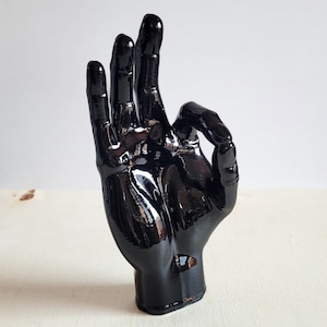 Preto | Escultura de mão OK | Placa OK feita à mão | Escultura de mão decorativa | Decoração moderna para casa e escritório