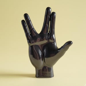 Escultura hecha a mano del saludo vulcaniano de Spock: decoración inspirada en Star Trek imagen 4