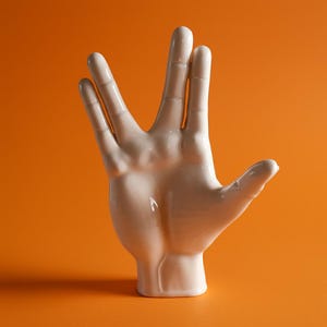 Escultura hecha a mano del saludo vulcaniano de Spock: decoración inspirada en Star Trek imagen 6