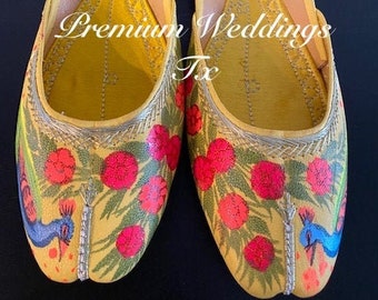 Jutti punjabi dipinte a mano: scarpe pakistane decorate con motivi di camion.