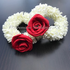 2Ct Hand Gajra, Flower Gajra, Jewelry, Wedding, Pithi Bangle, Mehndi Bangle, Mayoon, Maiyo Gajra, Bangles, Indian Wedding, Pakistani wedding