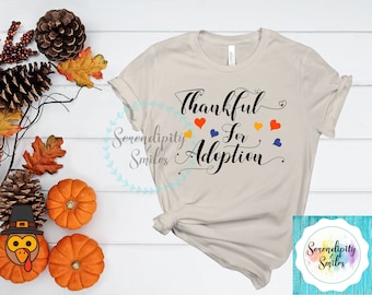 Dankbaar voor adoptie Graphic Tee, tshirt, Foster bovenliggende gift, Foster liefde, aanneming gift, adoptive ouder, aangepaste ontwerp Thanksgiving shirt