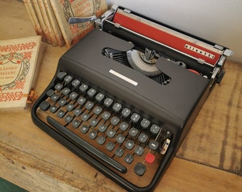 OLIVETTI LETTERA 22 (first version) typewriter black matt & red matt in perfect working order - mint condition - made in Italy