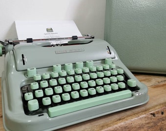 HERMES 3000 typewriter original Light green / in perfect working order - restored - with original case