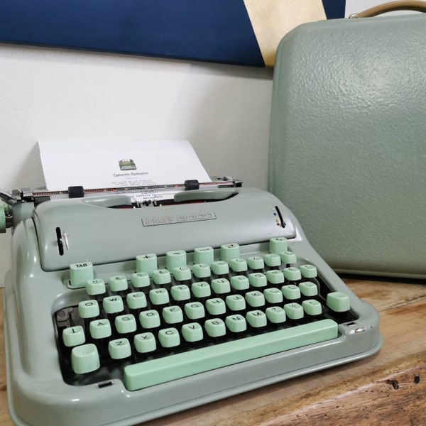 HERMES 3000 typewriter original Light green / in perfect working order - restored - with original case