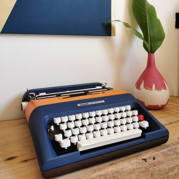 OLIVETTI LETTER 35 typewriter blu / orange / brown in perfect working order - mint condition