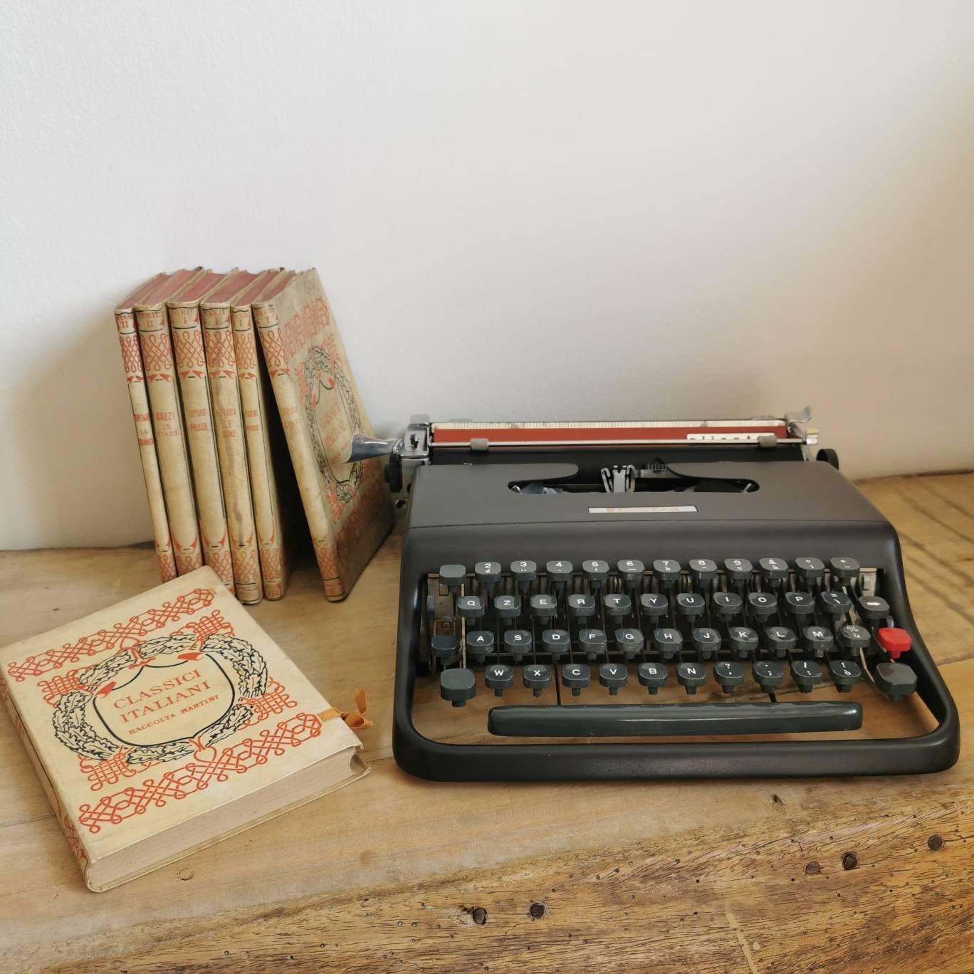 OLIVETTI LETTERA 22 (最初のバージョン) タイプライター