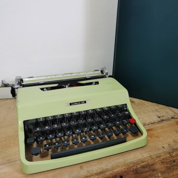 OLIVETTI Letter 32 Original Green Color in Perfect Working Order