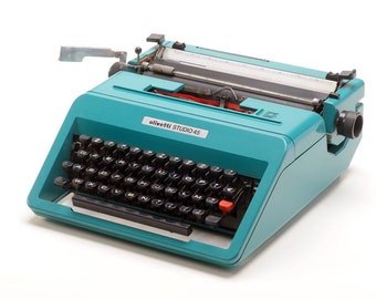 OLIVETTI STUDIO 45 in perfect working order - mint condition - typewriter - QWERTY layout is available - Sottsass design
