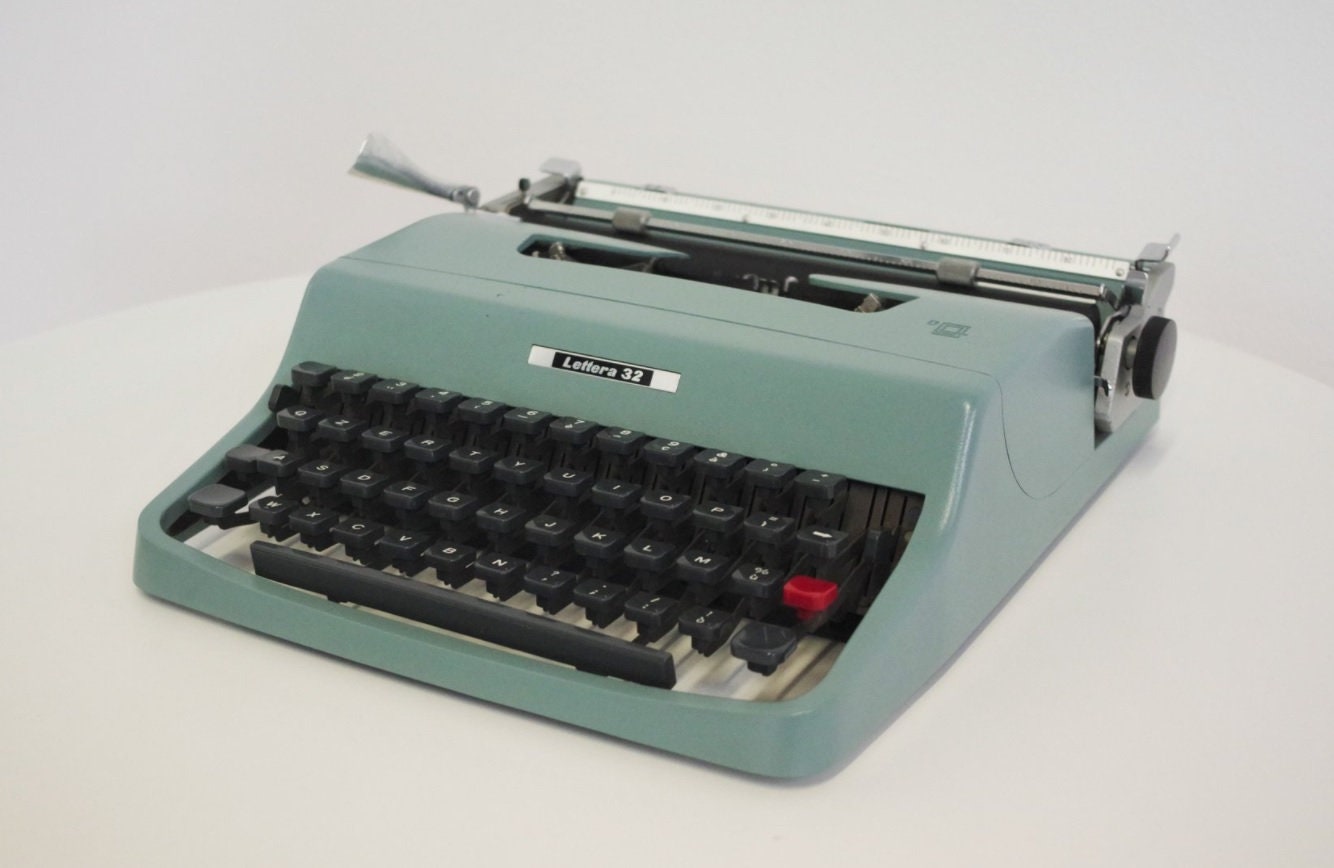 激安通販の OLIVETTI in Color Teal Original Typewriter 32 LETTERA コレクション