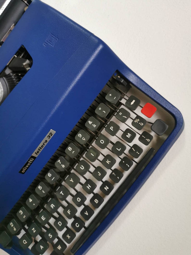 SUPERB OLIVETTI LETTERA 32 dark blue color in perfect working order with case buy typewriter image 7