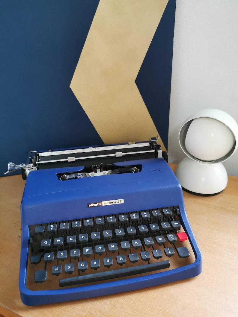 SUPERB OLIVETTI LETTERA 32 dark blue color in perfect working order with case buy typewriter image 9