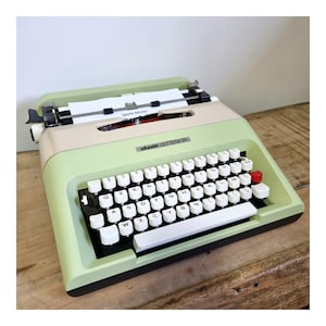 OLIVETTI LETTERA 35 typewriter light green / beige / brown in perfect working order - mint condition