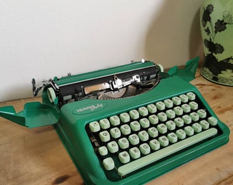 HERMES Baby Typewriter (タイプライター） Hermes Baby Dark Gray Typewriter, Vintage, Manual Portable