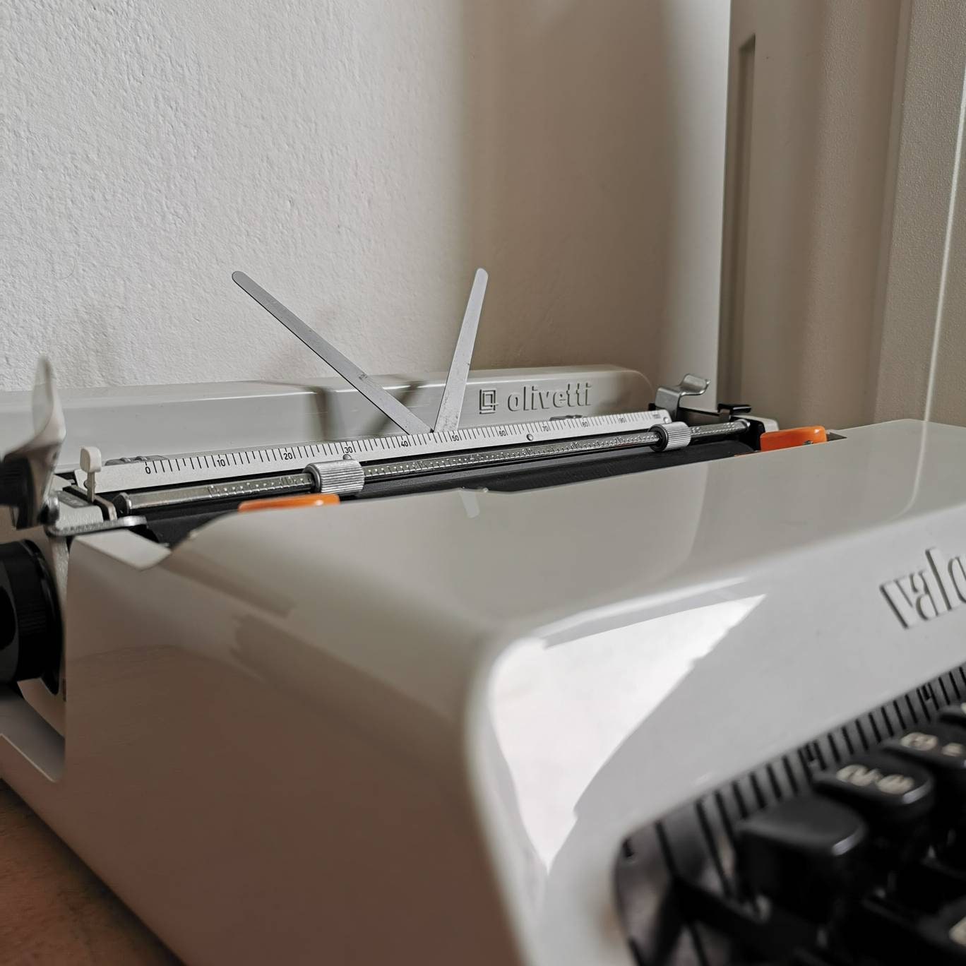 Olivetti Valentine S ホワイト タイプライター オリベッティ olivetti valentine（白） プレミアム中古タイプライター