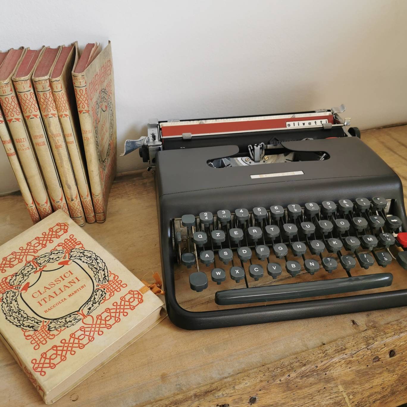 OLIVETTI LETTERA 22 (first Version) Typewriter Black Matt