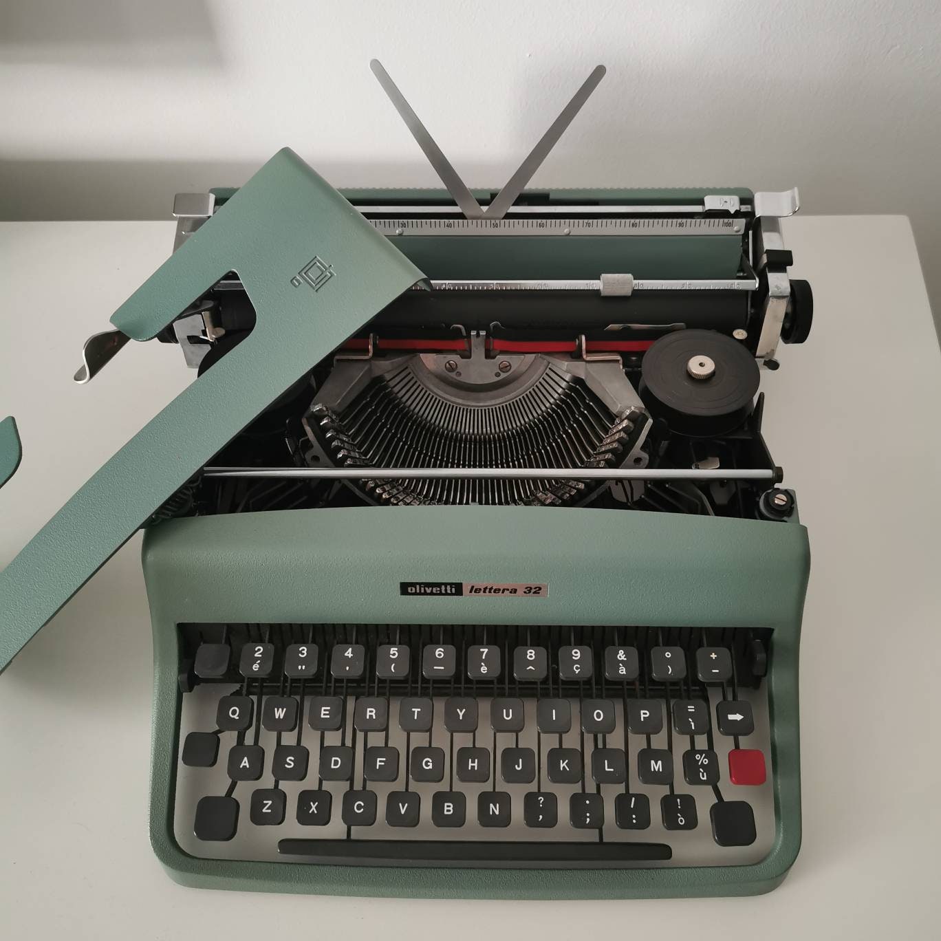OLIVETTI LETTERA 32 タイプライター、オリジナルのティールカラーが