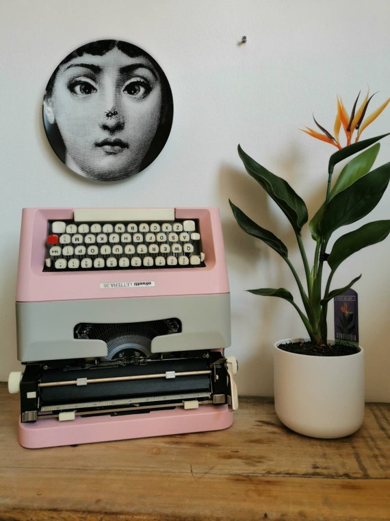 OLIVETTI LETTERA 35 Typewriter Light Pink/ Light Blue/light