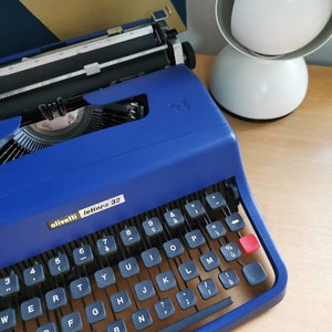 SUPERB OLIVETTI LETTERA 32 dark blue color in perfect working order with case buy typewriter image 6