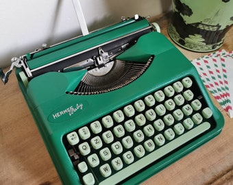 HERMES BABY typewriter Green / Light green / in perfect working order - mint condition - WORKING with original case