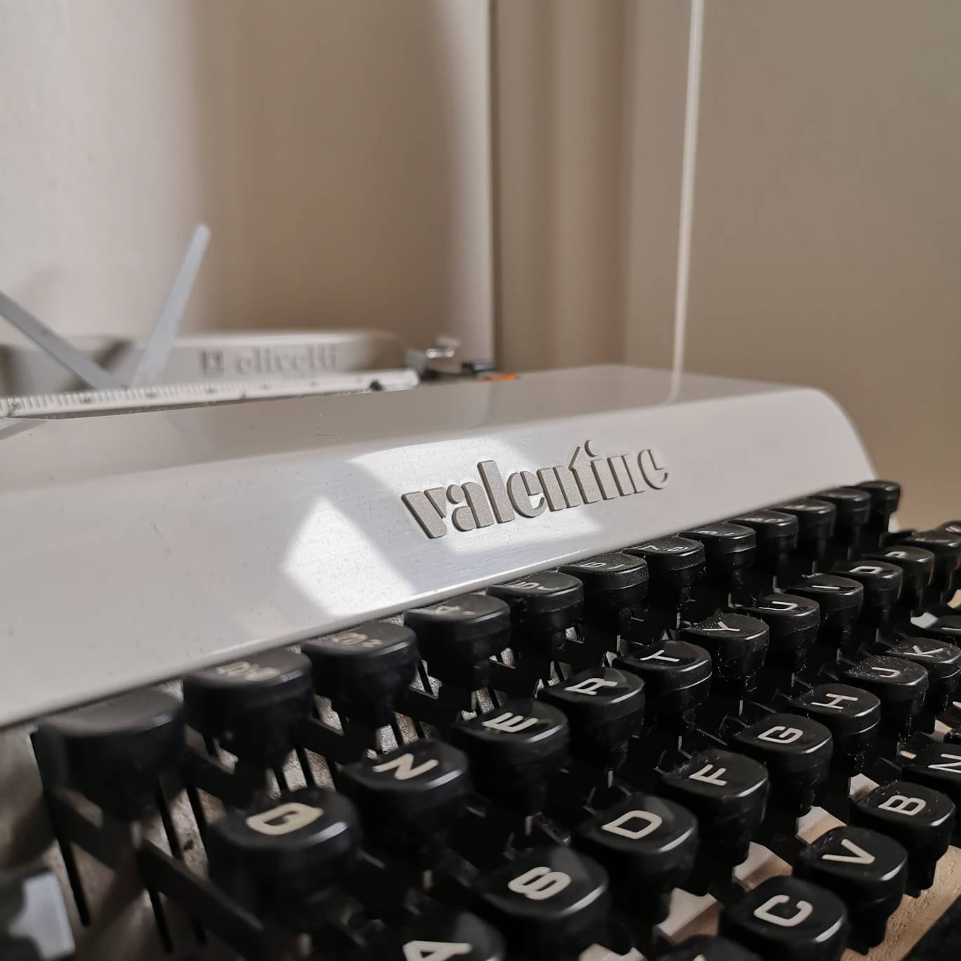 Olivetti VALENTINE ホワイト タイプライター - Sottsass