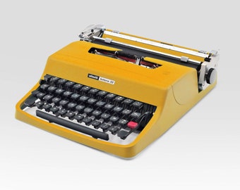 SUPERB OLIVETTI LETTERA 32 traffic yellow color in perfect working order