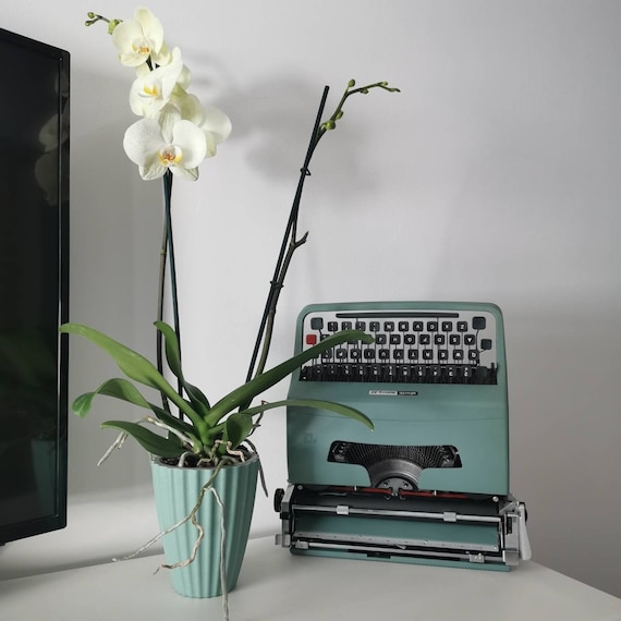 OLIVETTI LETTERA 32 タイプライター、オリジナルのティールカラーが
