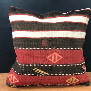 Red Pillow Cover, Turkish Kilim pillow, Handwoven Pillow, Wool Pillow, Ethnic Pillow, Decor Pillow Cover, Tribal Pillow Case 20x20, C31