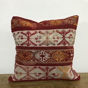Red Pillow Cover, 20x20 Pillow, Decorative Cushion Cover, Turkish Kilim Pillow covers, Living Room Decor, Couch pillow, Sofa Pillow, B318