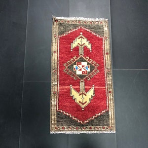 Red Oushak Rug, Turkish Door Mat Rug, Medallion Design Rug, Traditional Vintage Rug, Small Rug, Red Small Rug, 2.6 ft x 1.4 ft, SKU:427