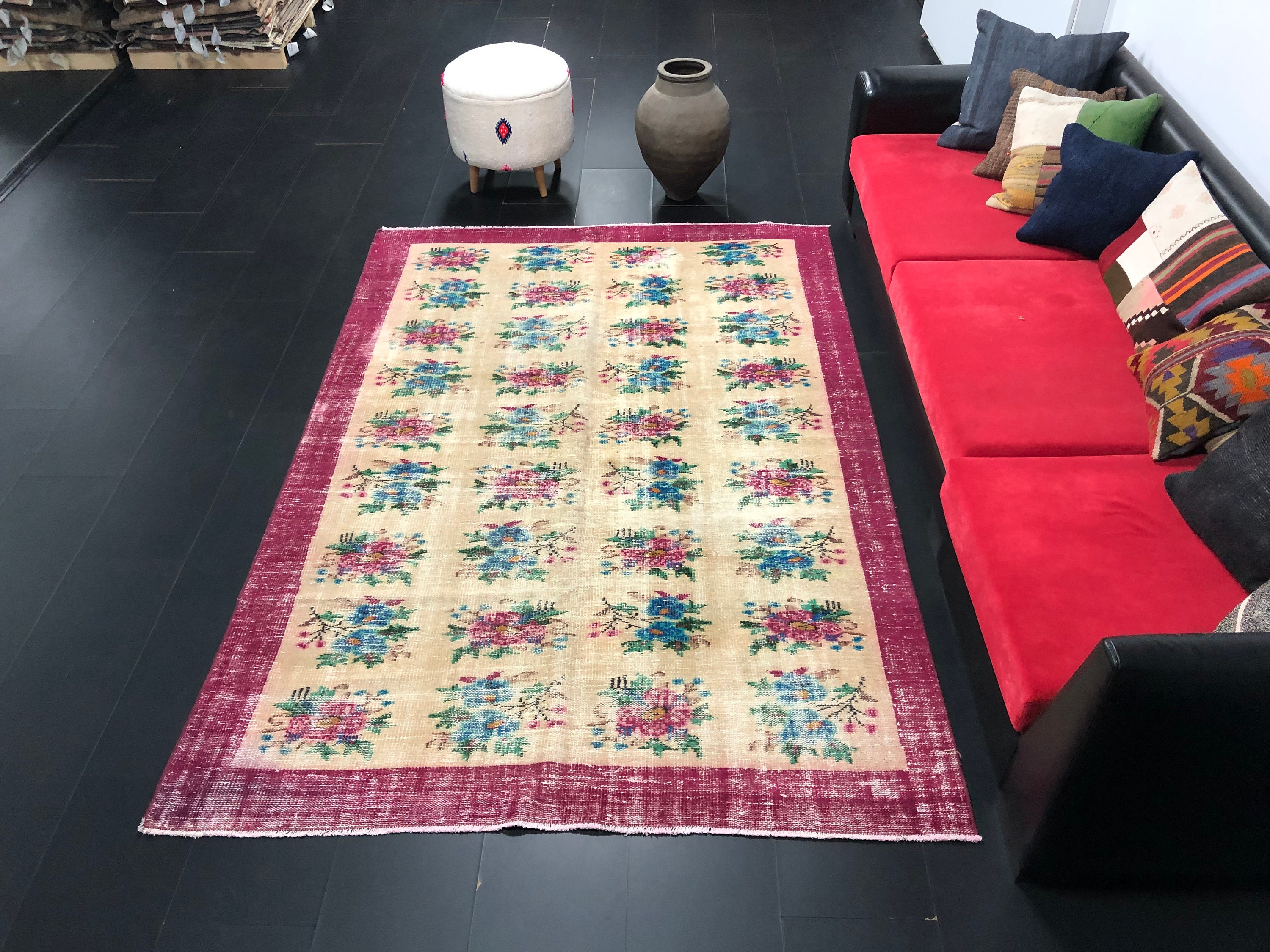 掘り出し物 ヴィンテージラグ 赤 花柄ラグ ダメージ 北欧柄