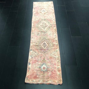 Turks Herki Runner Vloerkleed, Roze Turkse Runner Vloerkleed, Handgemaakt Gang Runner Vloerkleed, Antiek Vloerkleed, Vintage Roze Vloerkleed, 10.8 ft x 2.7 ft, C886