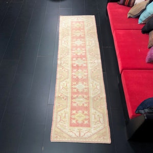 Ethnischer türkischer Teppich, Türkischer Läufer, Verblasster Läufer, Flurläufer, Handgemachter Läufer, Läufer, Roter und Gelber Läufer 9,3 x 2,6 ft, C1431
