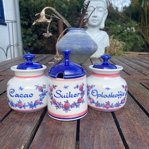 Zenith Gouda förvaringsburkar för socker, kakao och snabbkaffe. Vintage porslin från Holland.